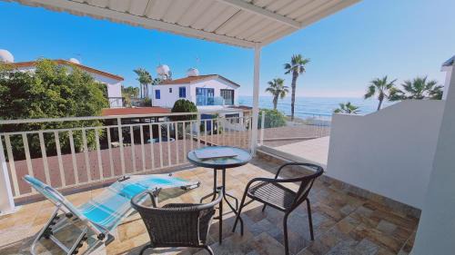 Meneou Apartamento | STAY Crystal Waves Maisonette