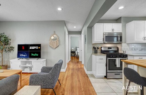 Westfield Apartamento | Stay Cute And Cool! 4 Minutes From Deep Eddy Pool
