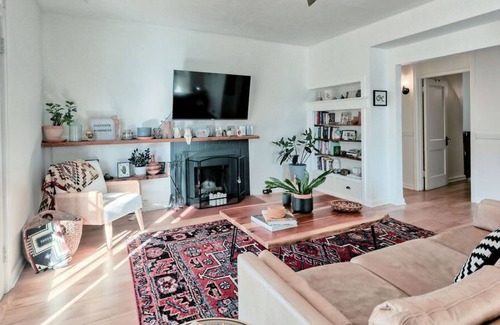 Congress Park Condominio | Stay Downtown! Historic Condo w/ sunroom!