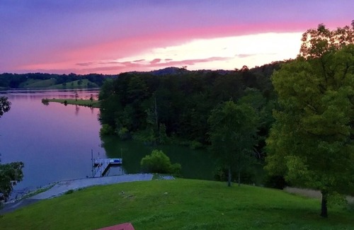 Sevierville Cabina | STAY HERE! 2 Homes sleep up to 28! Private cove 2 docks and personal boat launch
