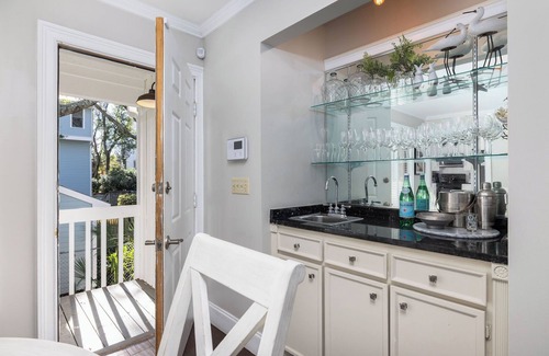 Isle of Palms Casa | Nuevo propietario, decoración y pintura! - Cottage con Encanto Modern Island - Cerca de tiendas y restaurantes! ~ Se aceptan mascotas ~