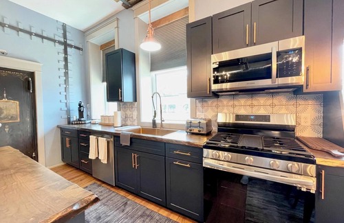 Nelson Condominio | Stay Historical - Boiler Maker Office Turns Vacation Destination