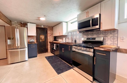 Nelson Condominio | Stay Historical - Boiler Maker Office Turns Vacation Destination - Suite B