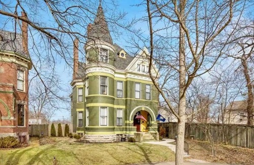 North Upper Street Casa | Stay in a Historic Charm in the Heart of Lexington