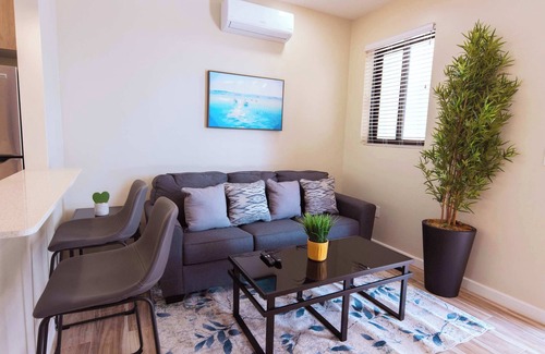Leeward Settlement Apartamento | Stay in a Long Bay Beach Villa with a Shared Pool