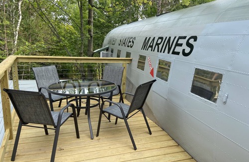 Deerbrook Casa | Stay in a Piece of History! 1941 WWII Douglas DC-3 Airliner