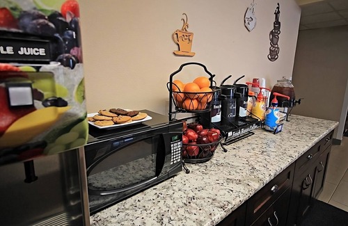 Tri-Cities Complejo | Stay in Comfort in Kennewick, WA! 2 Family-friendly Units w/ Complimentary BFast