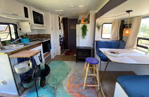 Paonia Casa | Stay in Grace: Beautiful Renovated Camper in Mountain Wine Country of Paonia