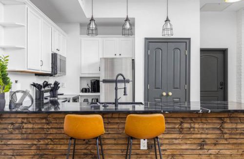 Johnson City Apartamento | Stay in heart of Johnson City * Urban Loft *