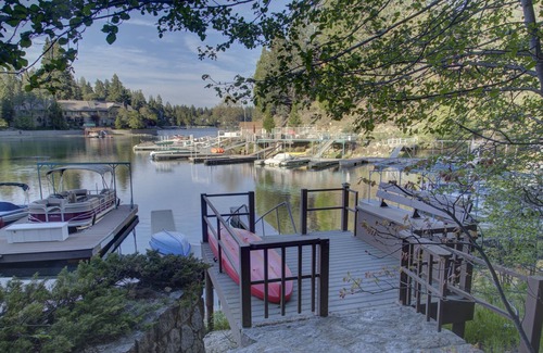 Blue Jay Casa | Quédese en la gema frente al lago una vez propiedad de la famosa celebridad Dick Clark