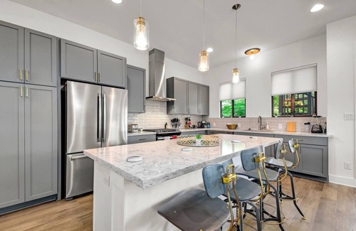 San Antonio Casa | Stay in Luxury @ The Pearl ~ .5M to Riverwalk