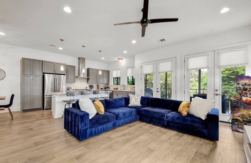 San Antonio Casa | Stay in Luxury @ The Pearl ~ .5M to Riverwalk