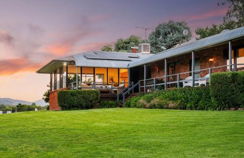 Burrundulla Casa | Stay in Mudgee The Grove, The Church, And Premium Private Homestead