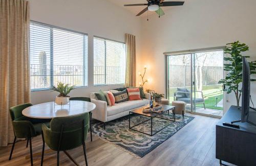 Desert View Village Apartamento | Stay in Phoenix - Minutes to Mayo & Shopping - Pool - Parking - S134