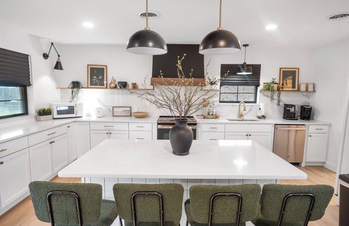 Lawton Casa | Stay in Style near Lawton's best spots!
