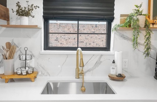 Lawton Casa | Stay in Style near Lawton's best spots!