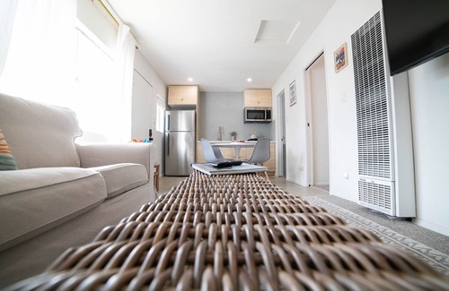 Silver Strand Casa | Stay in the charming SilverStrand neighborhood, 2 min walk to the sand-dogs ok!