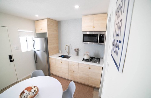 Silver Strand Casa | Stay in the charming SilverStrand neighborhood, 2 min walk to the sand-dogs ok!