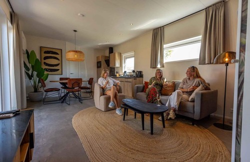 Nieuwvliet Casa | Stay in the modern and spacious Zonneweelde Lodge and be on the beach in no time