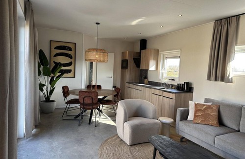 Nieuwvliet Casa | Stay in the modern and spacious Zonneweelde Lodge and be on the beach in no time
