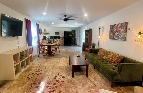 Mentone Casa | The leaves have changed! Stay in this charming 2-bedroom home in serene Mentone.