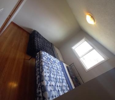 Kitchener Casa | Stay in Waterloo-Kitchener-Downtown-FREE WIFI & PARKING