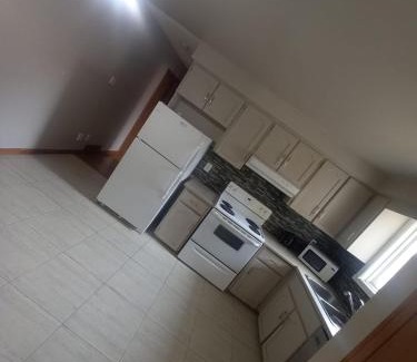 Kitchener Casa | Stay in Waterloo-Kitchener-Downtown-FREE WIFI & PARKING