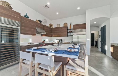 North Scottsdale Casa | Stay long, Pay less! Epic Views! Pool, Hot Tub, Firepit. Putting Green. 30 Night Min.