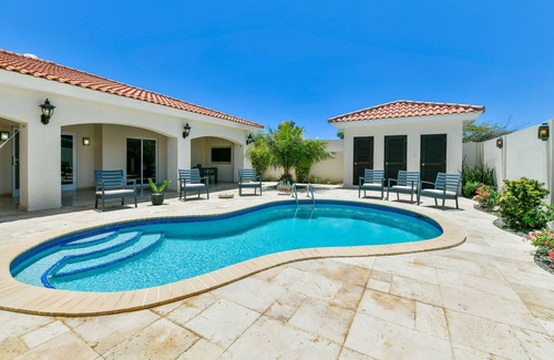 Gold Coast Casa | ¡Quédate más, vive mejor: Experimenta el retiro en villa definitivo de Aruba!