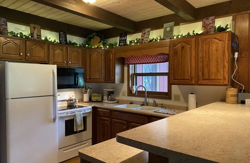 Thompsonville Chalet De Esquí | Pintoresco chalet suizo de 3 bd ubicado en el corazón de Crystal Mountain Village