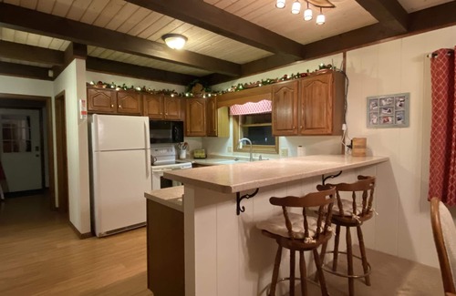 Thompsonville Chalet De Esquí | Pintoresco chalet suizo de 3 bd ubicado en el corazón de Crystal Mountain Village