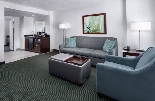 Florida Central Atlantic Coast Hotel | Stay Near Disney: 2 Resort Suites w/Pools, Free Shuttle & Breakfast