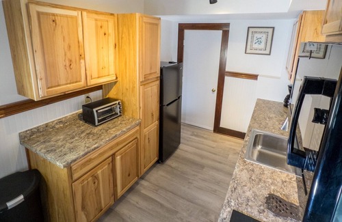 Lake Placid Cabaña | Stay near Mirror Lake, enjoy our cozy 2-bedroom cottage
