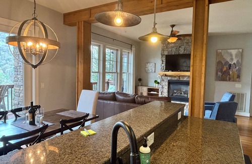 Bear Lake Reserve Condominio | Stay near the tree tops! Think fall festivals and changing leaves!