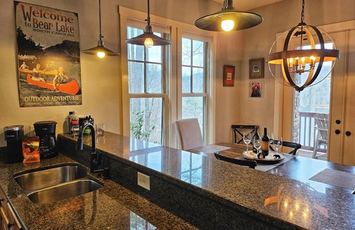 Bear Lake Reserve Condominio | Stay near the tree tops! Think fall festivals and changing leaves!