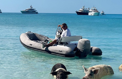 Exuma Alquiler De Eote | Stay on a luxury spacious private yacht, we'll dinghy you where you want to go