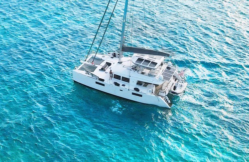 Exuma Alquiler De Eote | Stay on a luxury spacious private yacht, we'll dinghy you where you want to go