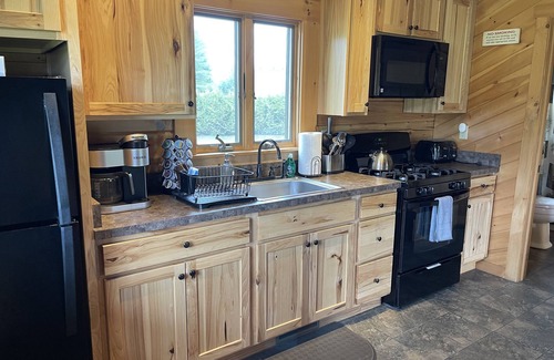 East Burke Cabina | Stay on Kingdom Trails in an efficiency one-bedroom cabin!
