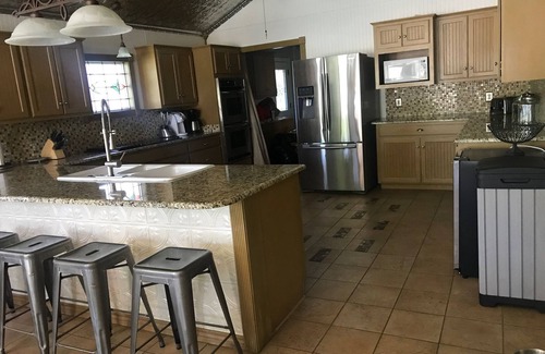 McQueeney Casa | Stay on Lake Mcqueeney for The Bandit Golf Getaway or New Braunfels Tubing!