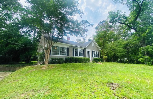 Meridian Casa | Stay on Magnolia Hill 2BR Cottage in Meridian, Mississippi with Southern Charm