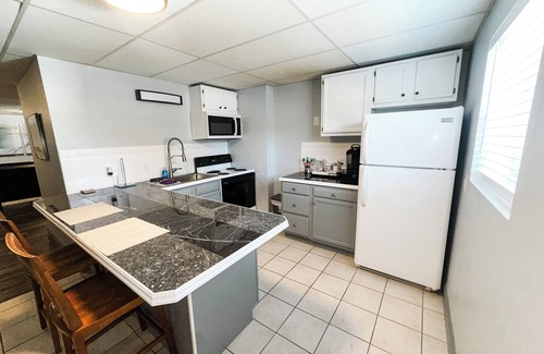 Festus Apartamento | Stay on Main - Charming 2 bedroom 1.5 bath Upstairs Apartment on Main Sleeps 6