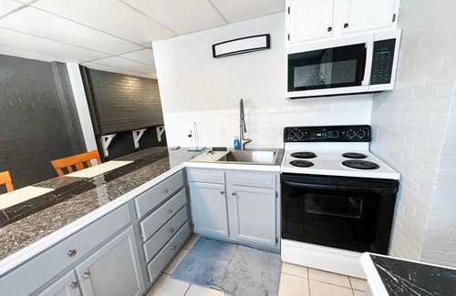Festus Apartamento | Stay on Main - Charming 2 bedroom 1.5 bath Upstairs Apartment on Main Sleeps 6