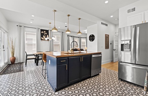Hanover Place Casa | Stay on Main - Home Near Plaza, Westport & Downtown