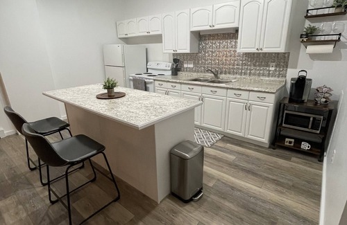 East Jordan Apartamento | Stay on Main, lovely 1 bedroom renovated unit