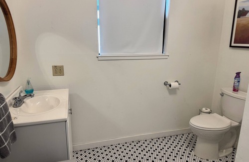 Davis Otro | Stay on the farm - 1 bedroom cottage with deck outside of Davis
