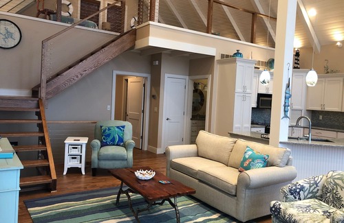Gravois Mills Casa | ¡El otoño es un momento hermoso en los Ozarks! 4 bds / 3 ba- frente al lago + muelle-duerme 10