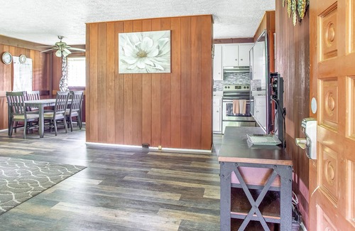 Papaikou Casa | NEW LISTING! Stay On the Scenic Route! 7 Min Drive to Hilo by RedAwning