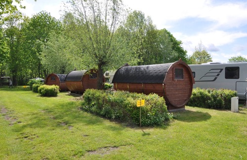 Oberhavel Cabina | Pasar la noche cerca de la naturaleza: el barril de camping