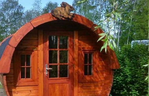 Oberhavel Cabina | Pasar la noche cerca de la naturaleza: el barril de camping