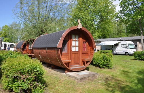Oberhavel Cabina | Pasar la noche cerca de la naturaleza: el barril de camping
